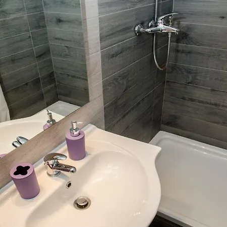 Onyx Apartment *