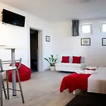 Onyx Apartment